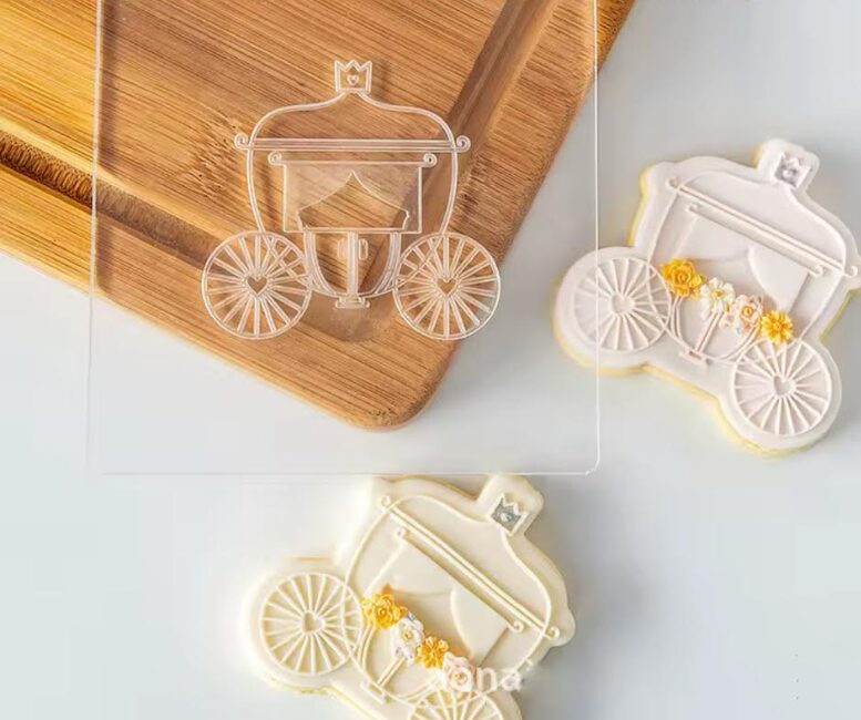 De Koets Cookie Cutter amp Stamp